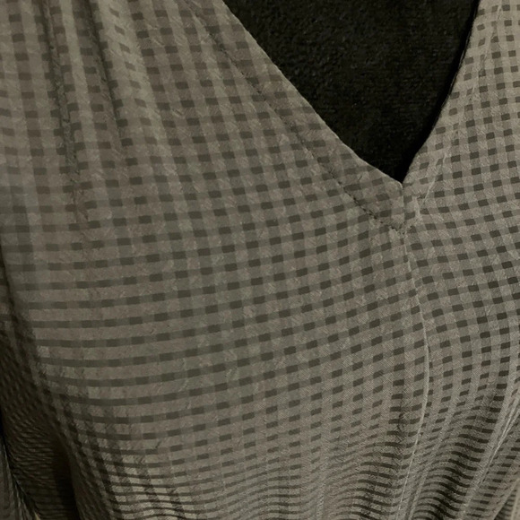 The Limited black and grey checked v-neck peplum blouse size small. - Picture 2 of 5